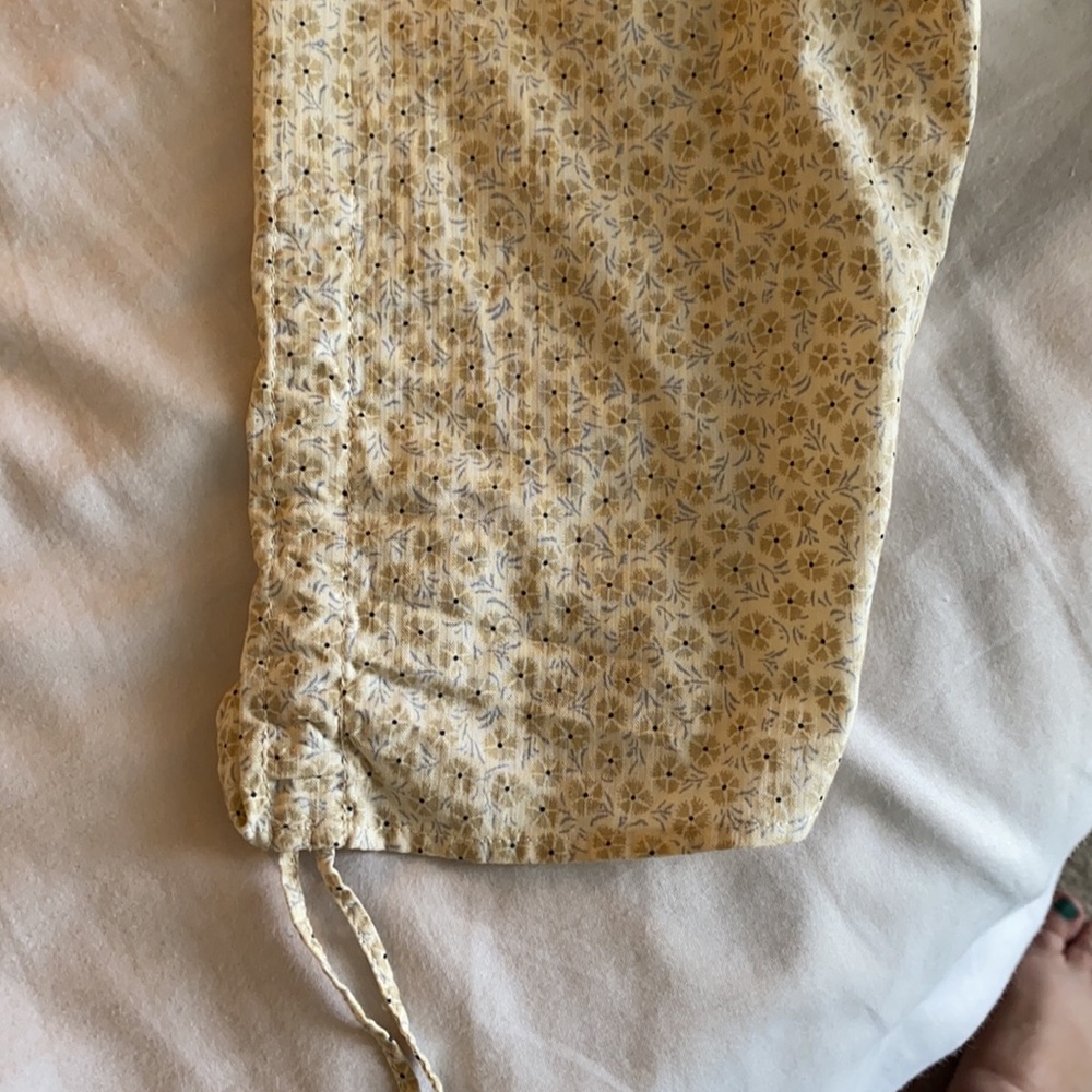 Liz Claiborne Cream/Tan/Blue Floral Button Down - Picture 4 of 6